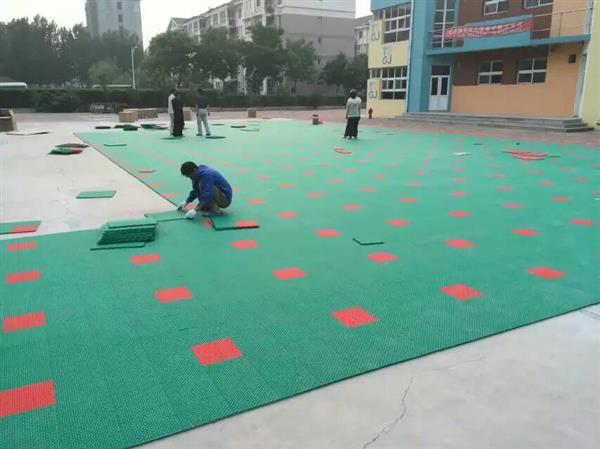懸浮式拼裝地板