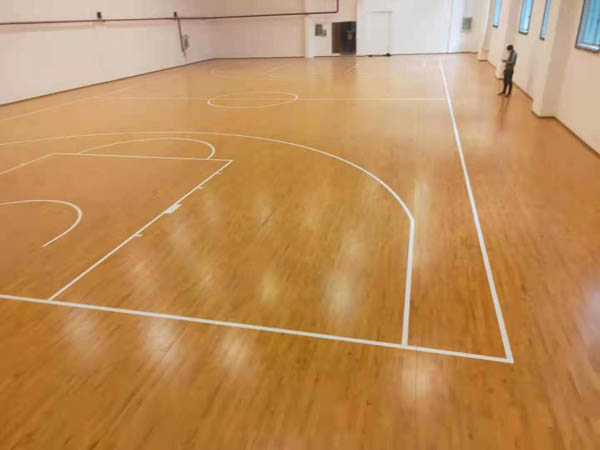 室內籃球場木地板